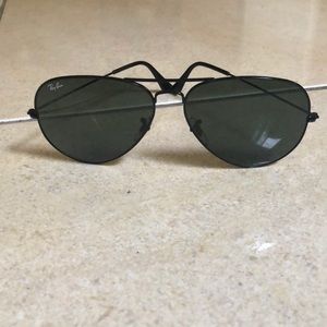 Black Ray-Ban aviators